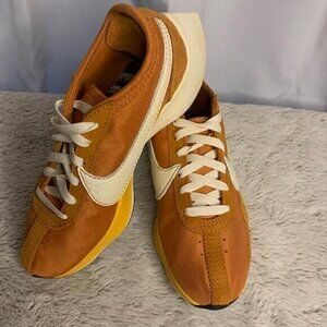 Nike Moon Racers, Amarillo, Women's, size 5.5